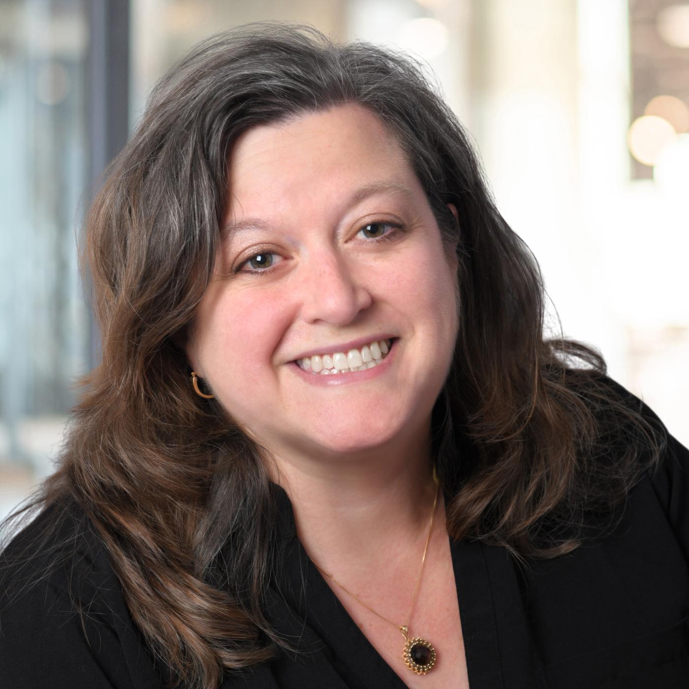 Lisa Shutt Headshot