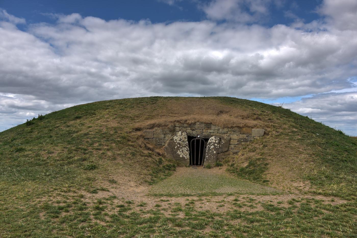 Mound of the Hostages Hill of Tara by August Schwerdfeger CC4.0