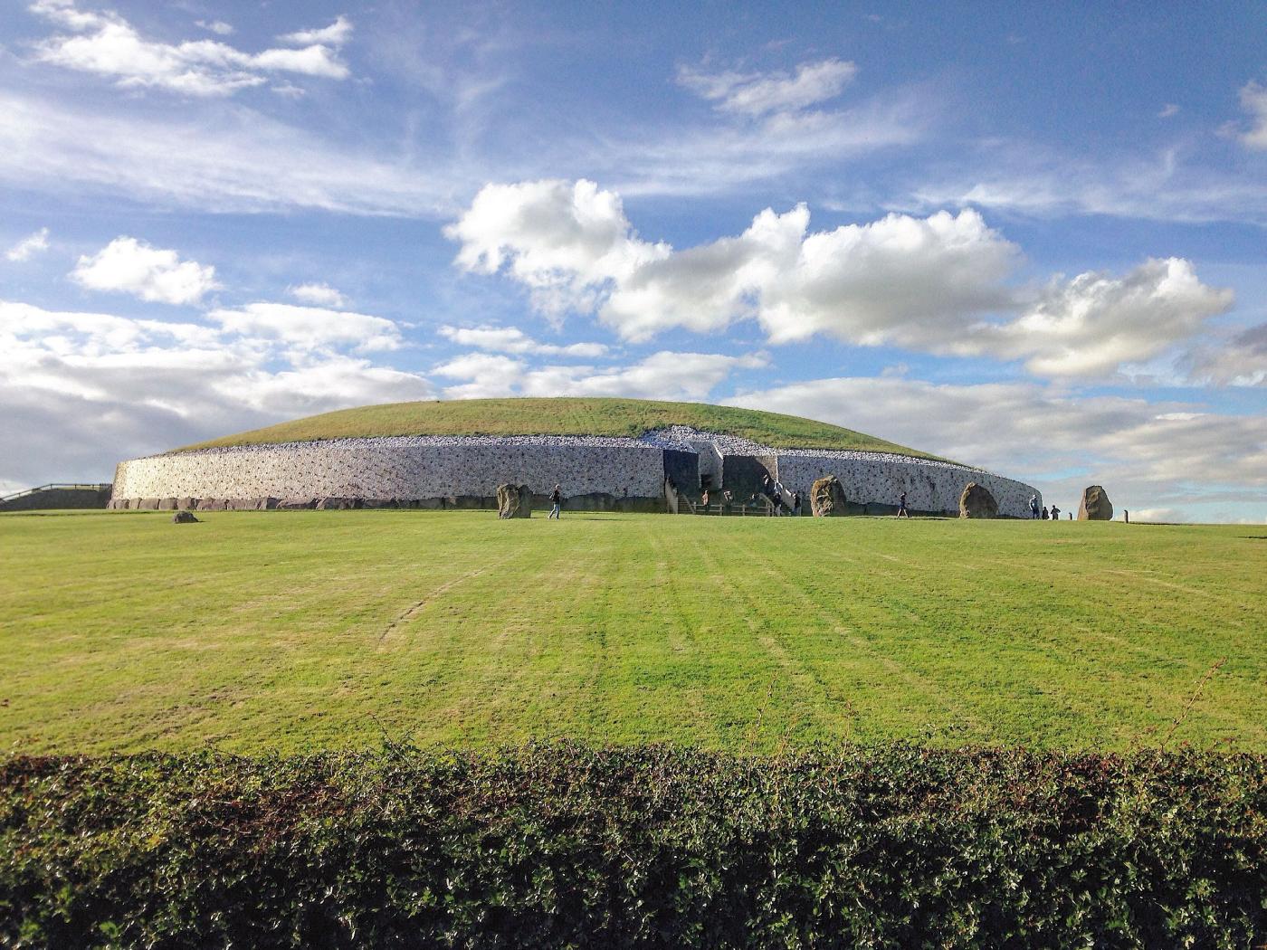 Newgrange monument_Tjp finn CC 4.0