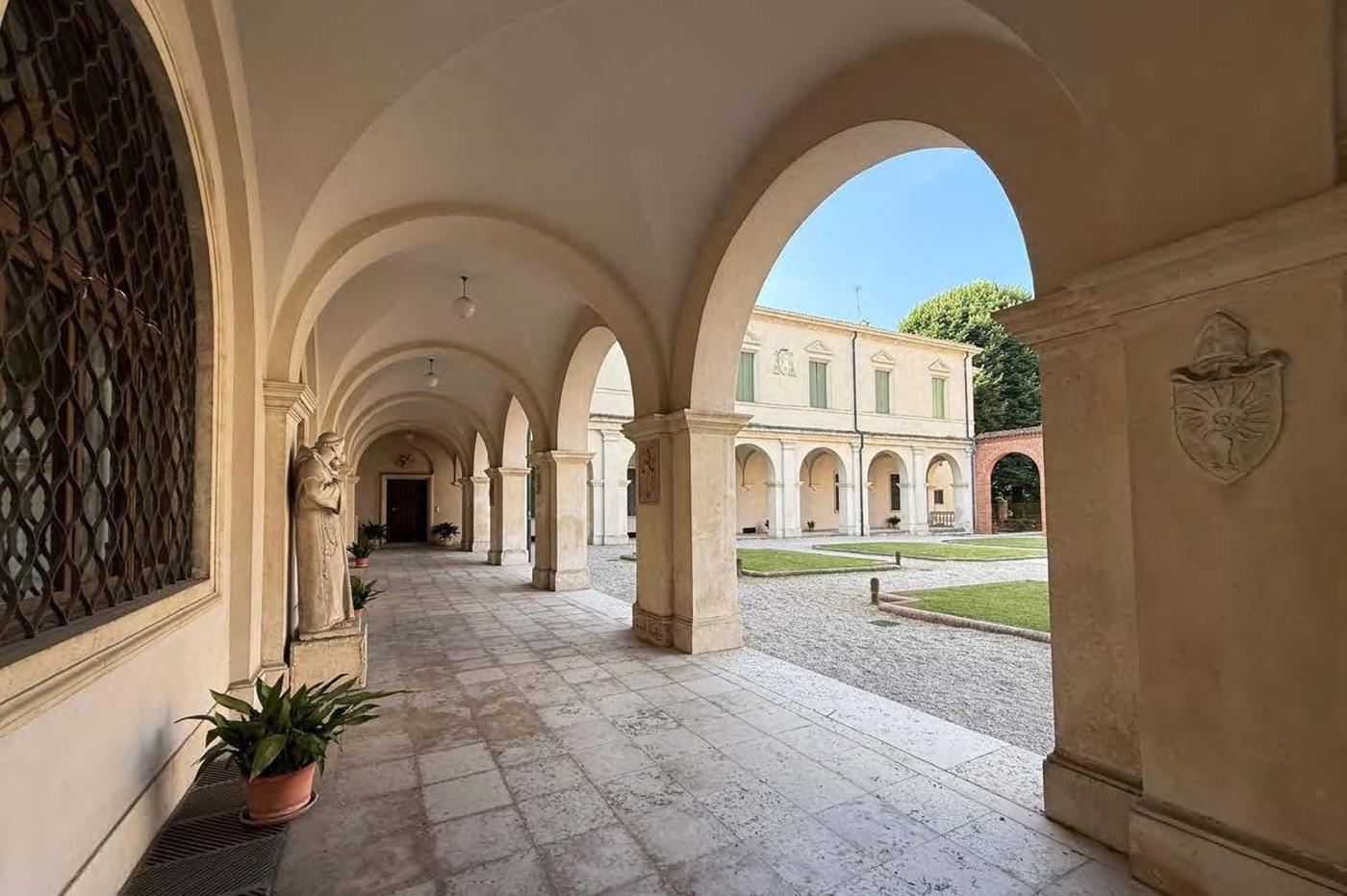 Vescovado - image of a loggia in former Bishop's quarters in Vicenza - view to courtyard